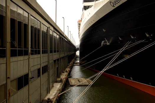 Queen Mary 2 | photo by Flickr user Joe Holmes