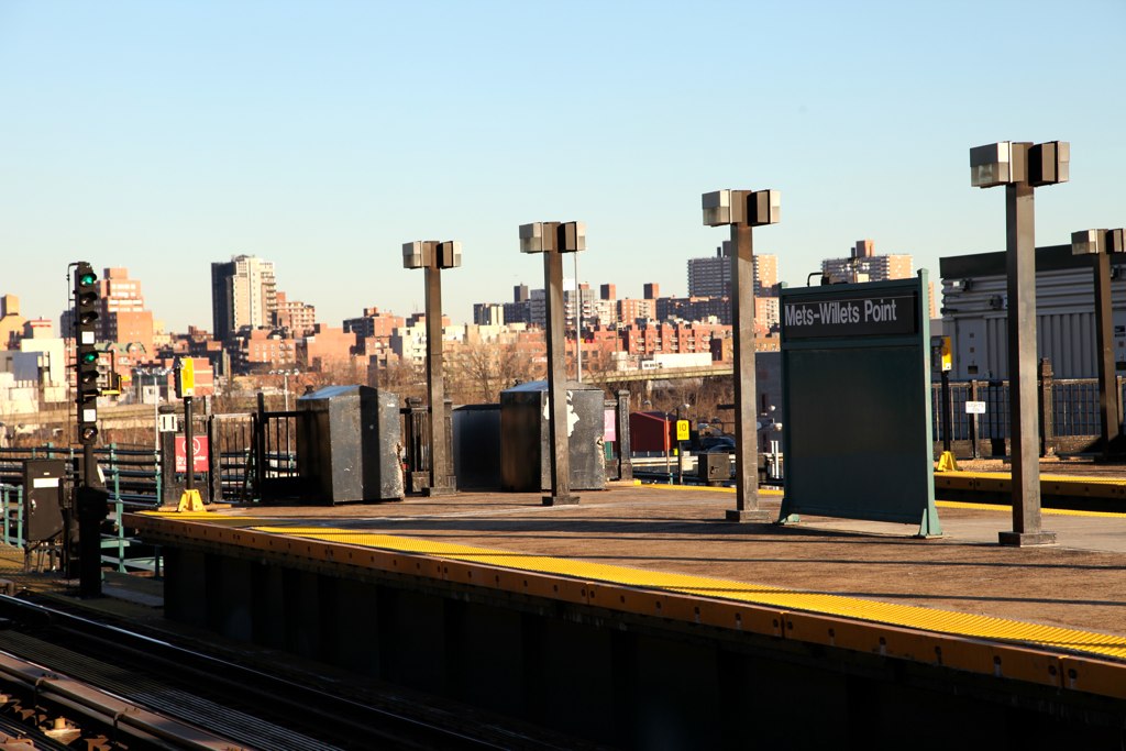 Mets-Willets Point 7 train station